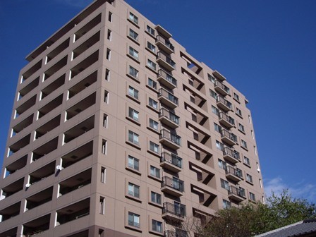 ��ʌ��������܎s��{�扺���P����62-1�̃}���V�����̌����O��