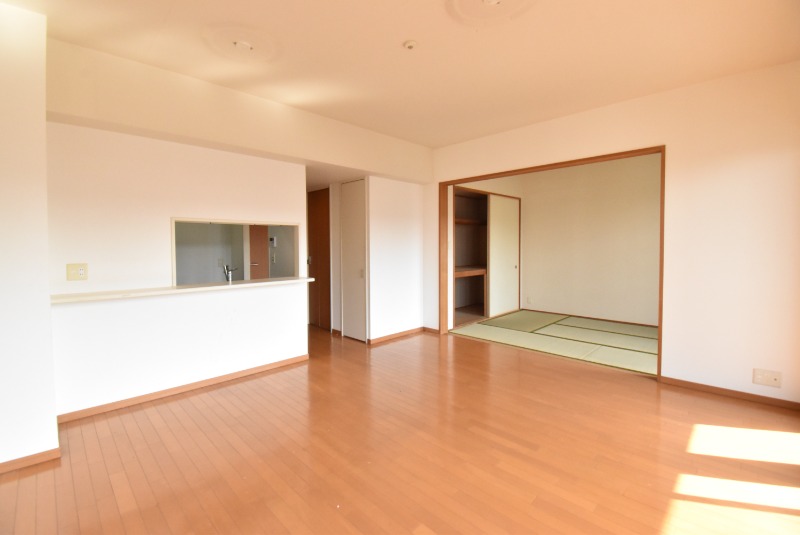 ��ʌ��z�J�s�厚�����̃}���V�����̋��ԁE���r���O