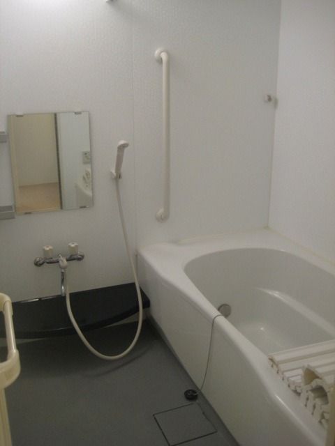 ��ʌ��������܎s�΋擹�c�y�Q���ڂ̃A�p�[�g�̃o�X