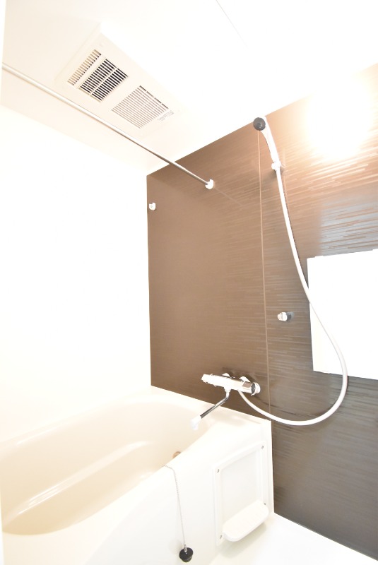 ��ʌ�����s��؂Q���ڂ̃A�p�[�g�̃o�X