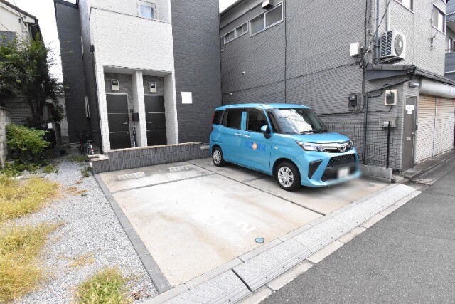 ��ʌ�����s��؂Q���ڂ̃A�p�[�g�̒��ԏ�