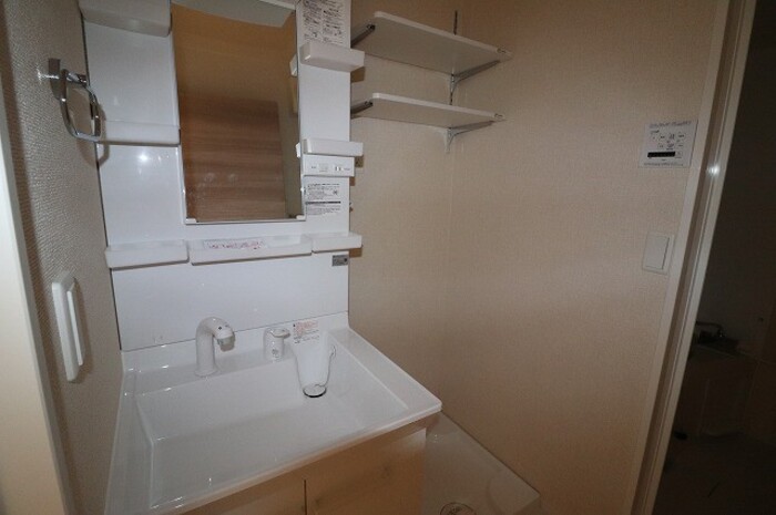 ��ʌ��������܎s�΋�厚�O���̃A�p�[�g�̐��ʏ�