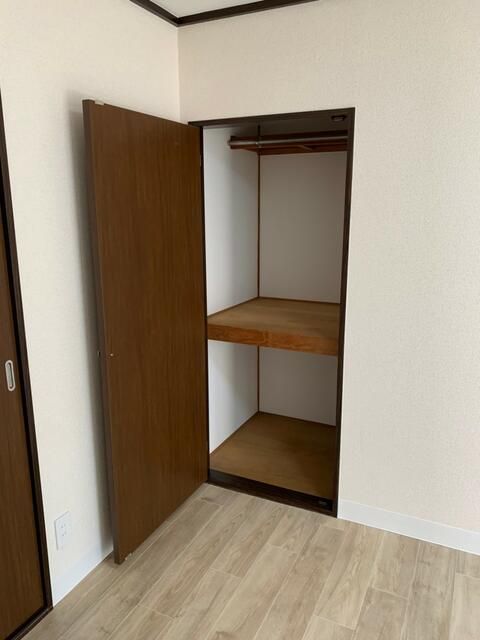 ��ʌ��������܎s�΋�厚�����̃A�p�[�g�̎��[