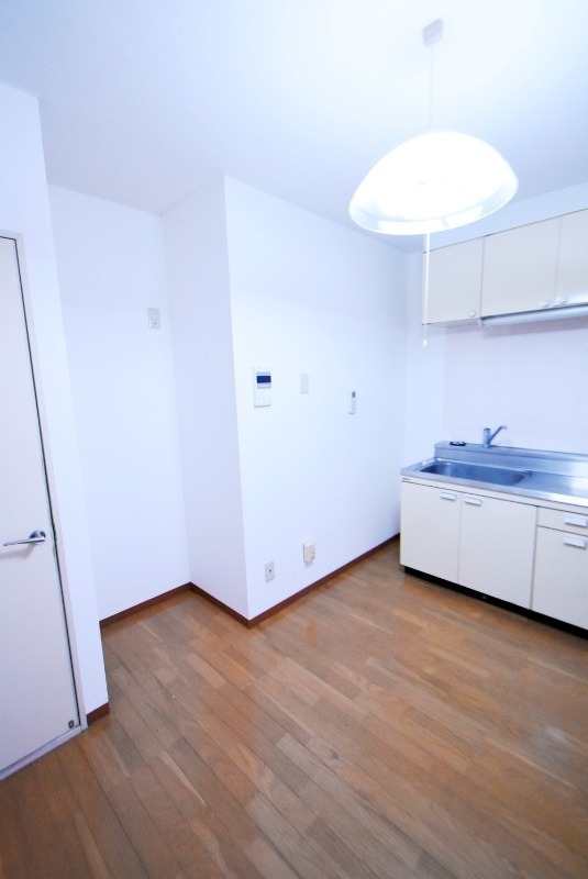 ��ʌ��@�c�s���P���ڂ̃}���V�����̋��ԁE���r���O