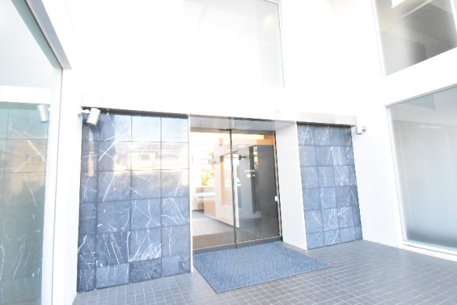 ��ʌ������s�����S���ڂ̃}���V�����̃G���g�����X