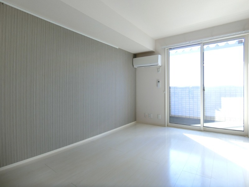 ��ʌ��z�J�s���C�N�^�E���U���ڂ̃A�p�[�g�̋����E���r���O