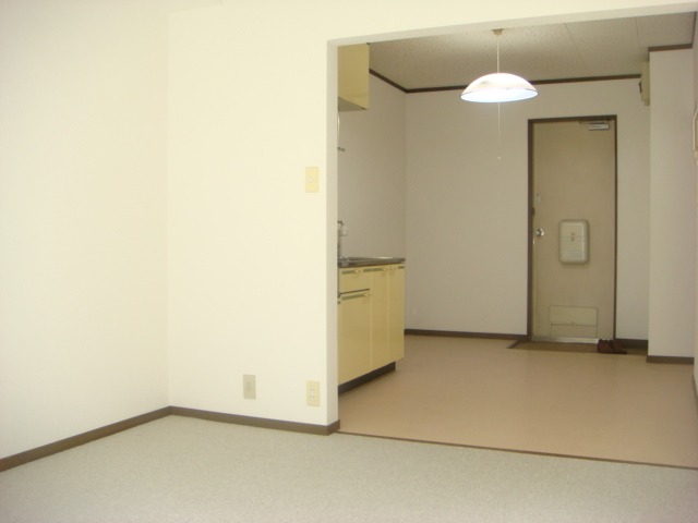 ��ʌ��������܎s�Y�a��̉ƂU���ڂ̃}���V�����̋��ԁE���r���O