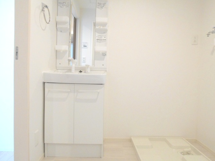 ��ʌ��������܎s�Y�a�撇���R���ڂ̃}���V�����̐��ʏ�