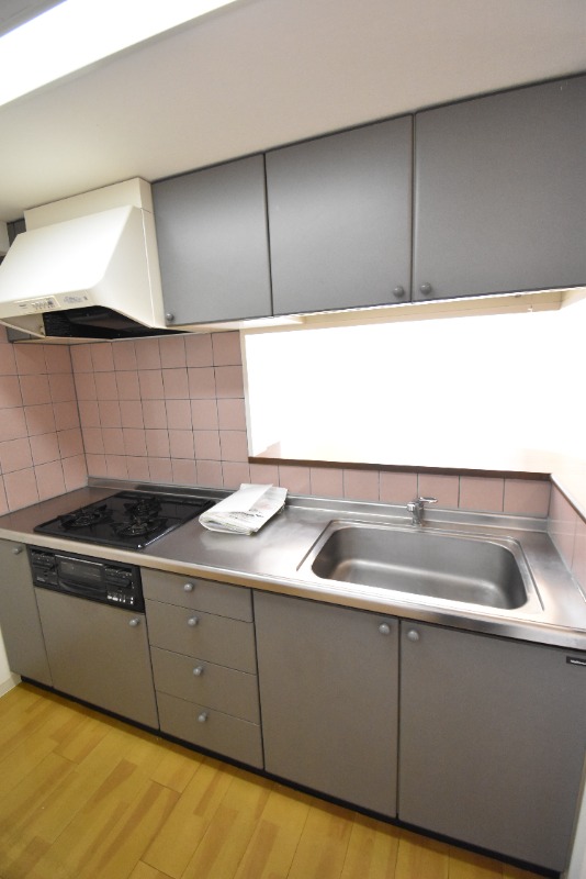 ��ʌ��������܎s�Y�a���ՂP�O���ڂ̃}���V�����̃L�b�`��