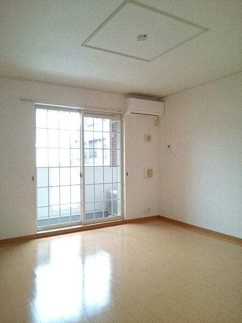 ��ʌ��������܎s��΋���Q���ڂ̃A�p�[�g�̋��ԁE���r���O