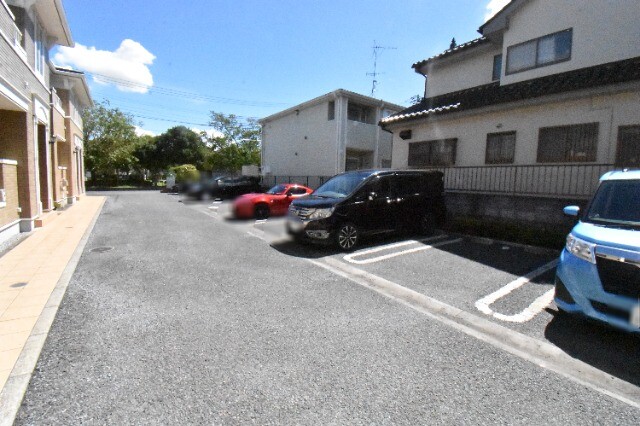 ��ʌ��������܎s��΋���Q���ڂ̃A�p�[�g�̒��ԏ�