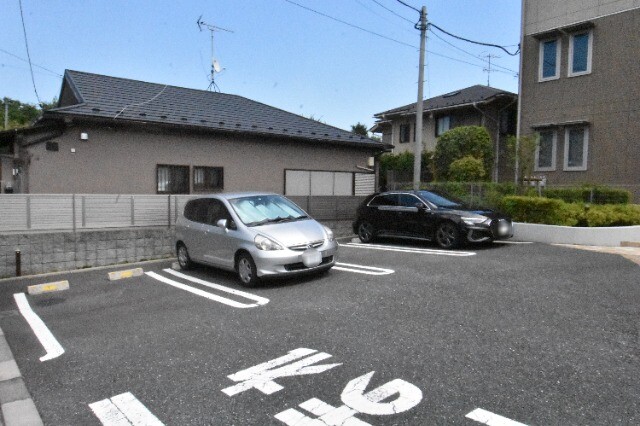 ��ʌ��������܎s�k��y�C���Q���ڂ̃A�p�[�g�̒��ԏ�