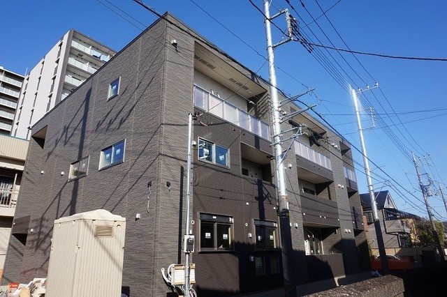 ��ʌ�����s�≺���R����12-18�̃A�p�[�g�̌����O��