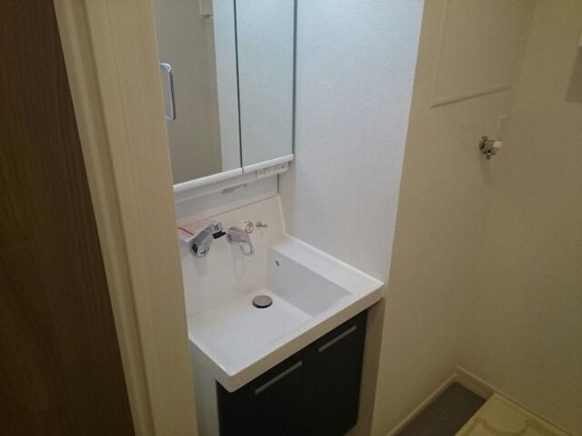 ��ʌ�����s�≺���R���ڂ̃A�p�[�g�̐��ʏ�