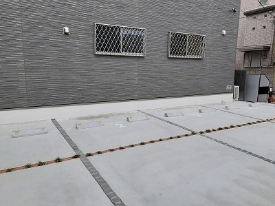 ��ʌ�����s�≺���R���ڂ̃A�p�[�g�̒��ԏ�