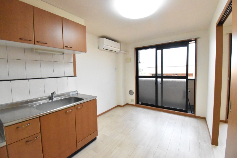 ��ʌ�����s�厚�����q��V�c�̃}���V�����̋��ԁE���r���O