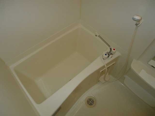 ��ʌ��@�c�s�֎R�S���ڂ̃A�p�[�g�̃o�X