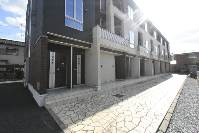 ��ʌ������s���v��̃A�p�[�g�̃G���g�����X