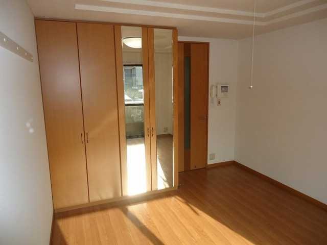 ��ʌ��@�c�s�֎R�S���ڂ̃A�p�[�g�̂��̑������E�X�y�[�X