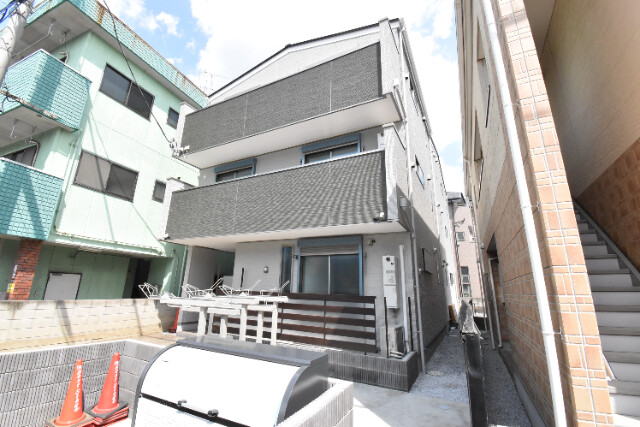 ��ʌ�����s�씵���J�S���ڂ̃A�p�[�g�̌����O��