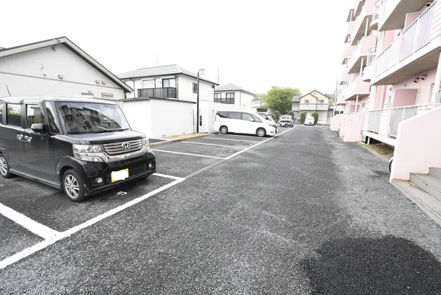 ��ʌ��k�����S�ɓޒ��w���P���ڂ̃}���V�����̒��ԏ�