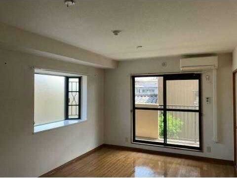 ��ʌ��������܎s�Y�a��j���J�R���ڂ̃}���V�����̋��ԁE���r���O