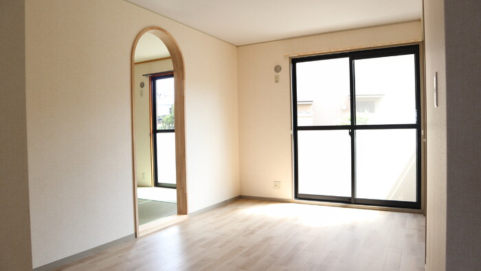 ��ʌ�����s����Q���ڂ̃A�p�[�g�̋��ԁE���r���O