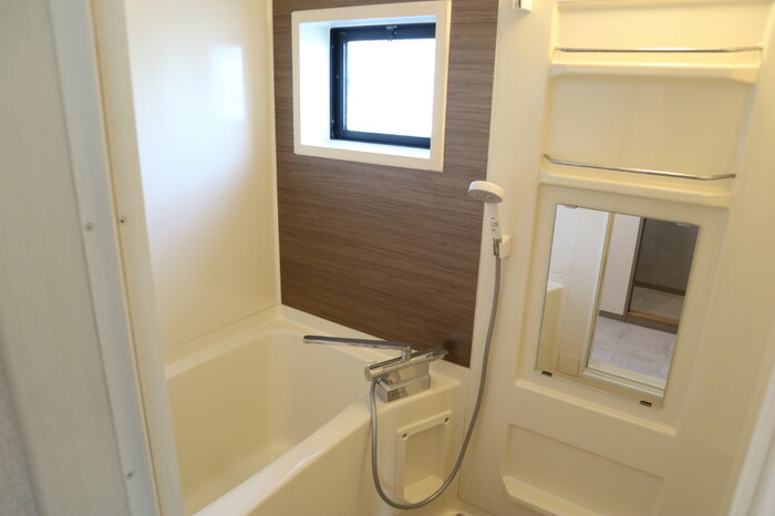 ��ʌ�����s����Q���ڂ̃A�p�[�g�̃o�X