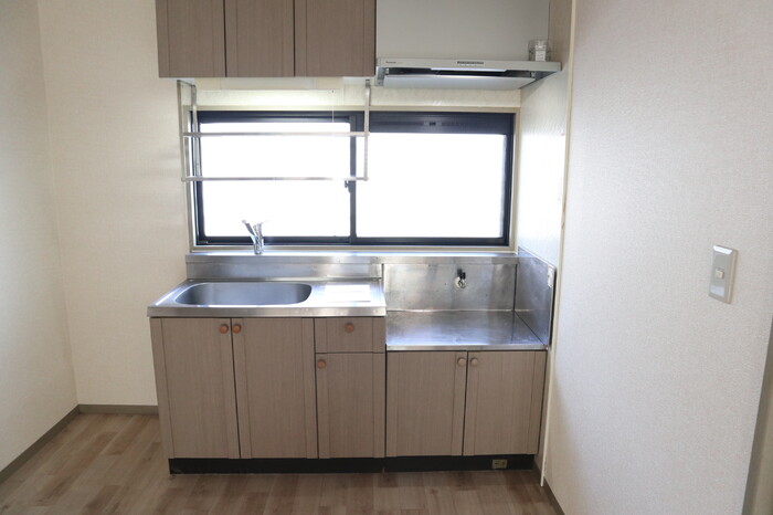 ��ʌ�����s����Q���ڂ̃A�p�[�g�̃L�b�`��