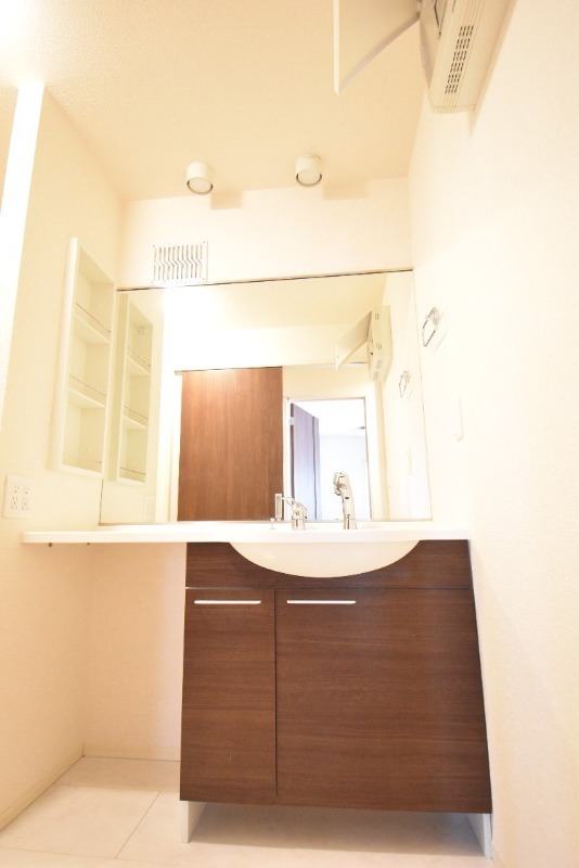 ��ʌ��������܎s����厚���L�̃A�p�[�g�̐��ʏ�