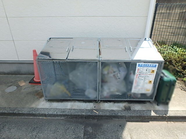 ��ʌ��������܎s��{��x�̓����P���ڂ̃A�p�[�g�̒��ԏ�