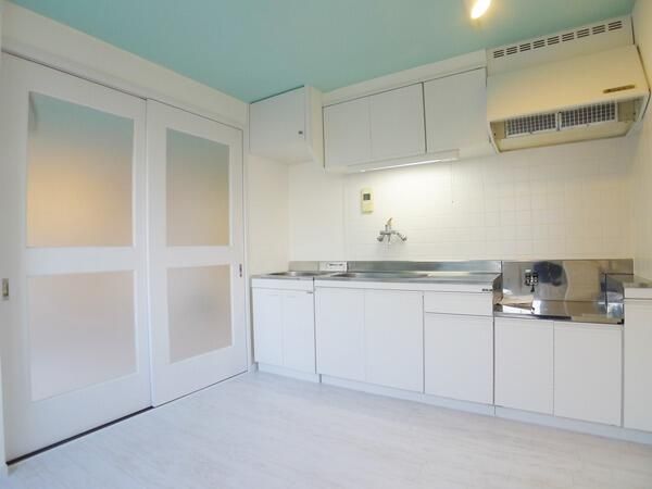 ��ʌ������s�����T���ڂ̃}���V�����̃L�b�`��