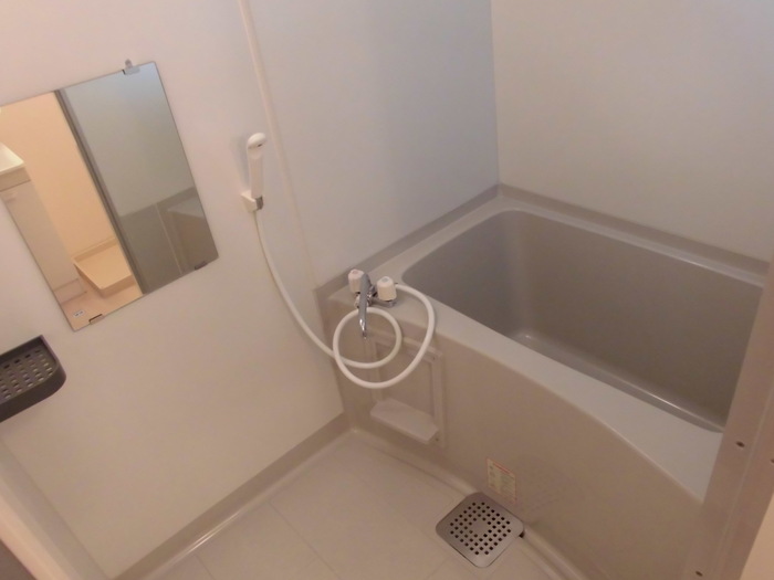 ��ʌ������s�h���R���ڂ̃A�p�[�g�̃o�X