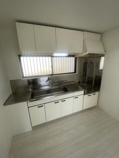 ��ʌ������s�����Q���ڂ̃}���V�����̃L�b�`��