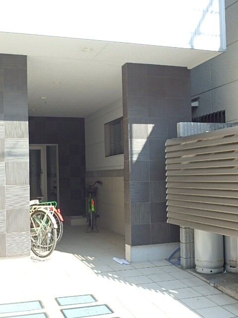 ��ʌ��������܎s�k����i���Q���ڂ̃}���V�����̃G���g�����X