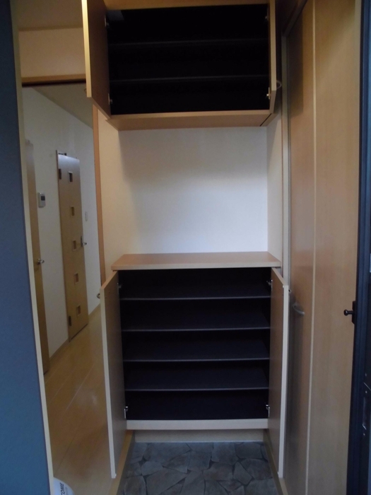 ��ʌ������s�h���R���ڂ̃A�p�[�g�̌���