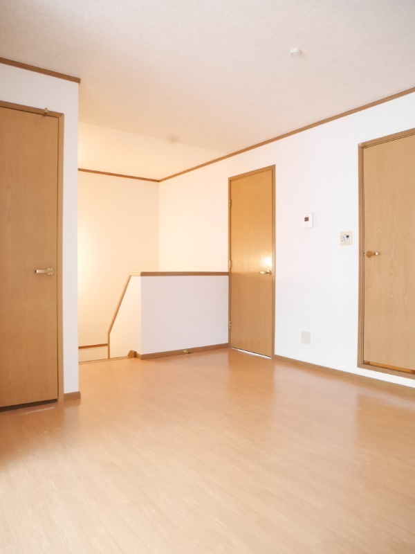 ��ʌ�����s�厚�����̃A�p�[�g�̋��ԁE���r���O