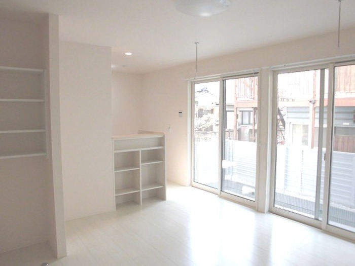 ��ʌ��������܎s�΋摾�c�E�P���ڂ̃A�p�[�g�̋��ԁE���r���O