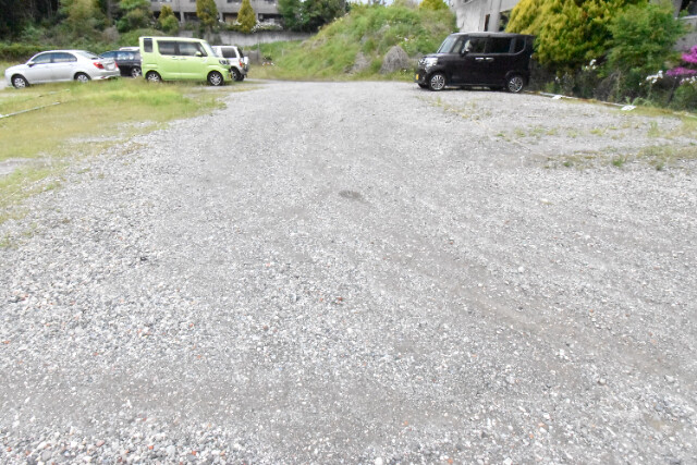 ��ʌ�����s�厚���s������̃}���V�����̒��ԏ�