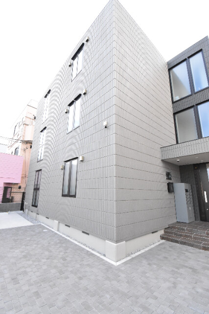 ��ʌ��O���s����c�Q����18-12�̃}���V�����̌����O��