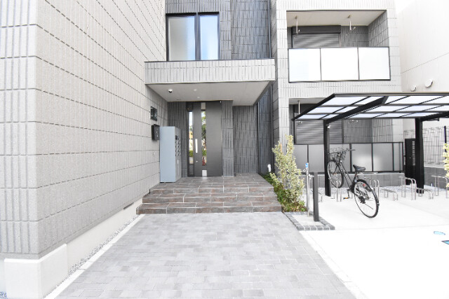 ��ʌ��O���s����c�Q���ڂ̃}���V�����̃G���g�����X