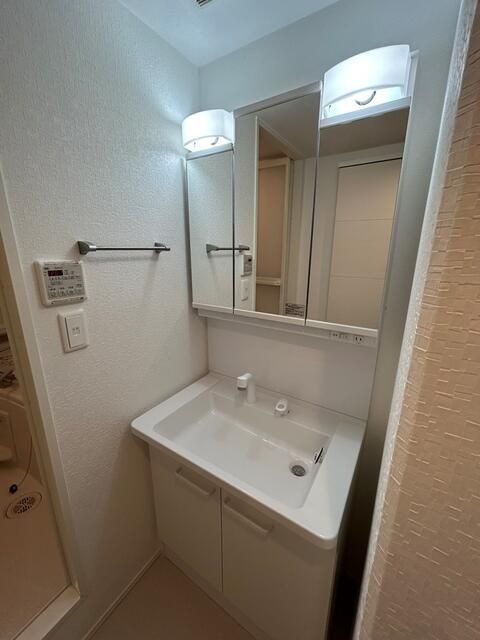 ��ʌ��������܎s�Y�a���ՂS���ڂ̃A�p�[�g�̐��ʏ�