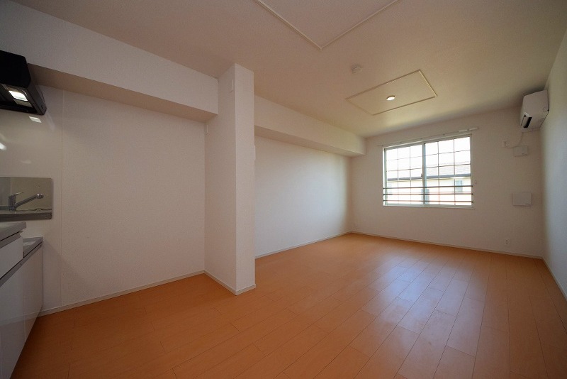 ��ʌ�����s���ԂQ���ڂ̃A�p�[�g�̋��ԁE���r���O