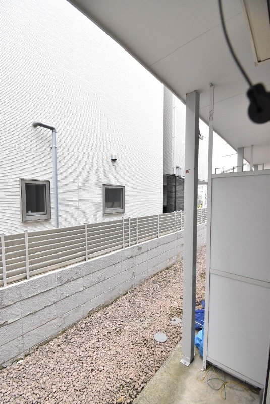 ��ʌ�����s������S���ڂ̃A�p�[�g�̃o���R�j�[