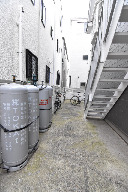 ��ʌ�����s������S���ڂ̃A�p�[�g�̃G���g�����X