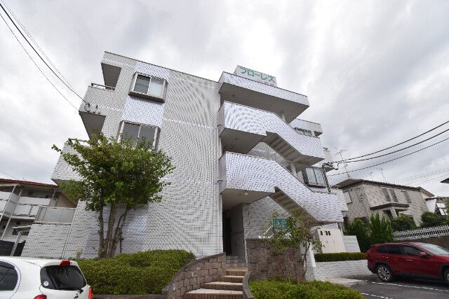 ��ʌ�����s�����J�{���Q����11-10�̃}���V�����̌����O��