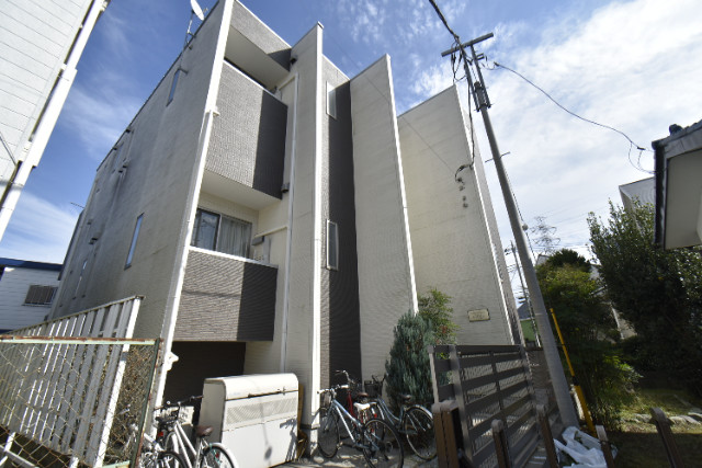 ��ʌ��������܎s�����擌��{�S����57-4�̃A�p�[�g�̌����O��