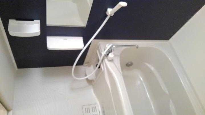 ��ʌ������s�V�����S���ڂ̃A�p�[�g�̃o�X