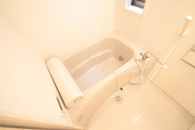 ��ʌ��������܎s�΋摾�c�E�R���ڂ̃e���X�n�E�X�̃o�X