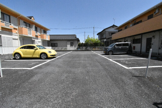 ��ʌ��@�c�s����R���ڂ̃A�p�[�g�̒��ԏ�